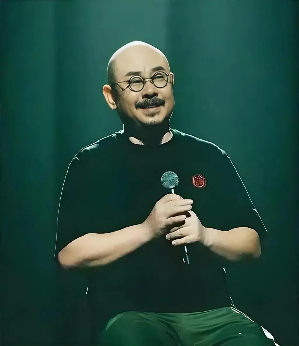 刀郎为什么能够深受大众喜爱，三个原因，有才华，低调内敛，有血性但不张扬。
从不像