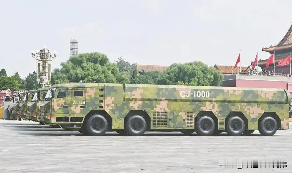 央视新闻频道报道：去年9.3大阅兵刚刚在北京长安街上向全世界军方亮剑的，中国火箭