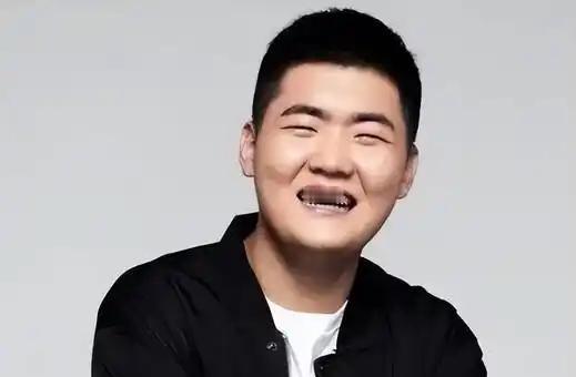 离婚后还能同桌吃饭，这届父母把“体面”玩明白了。
闫学晶和林越离婚12年，儿子林