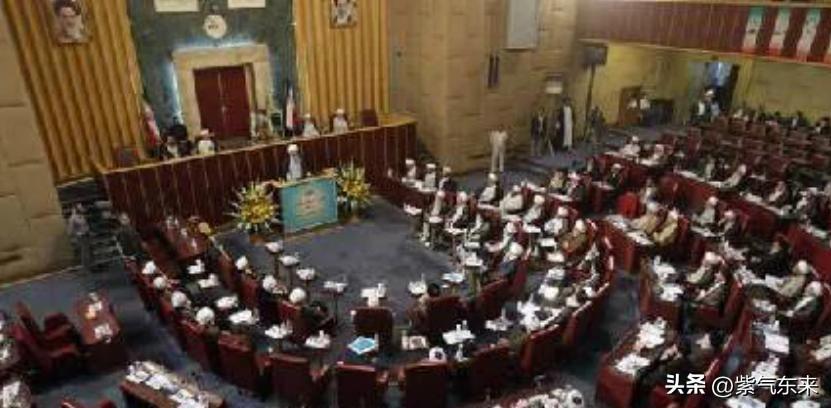 伊朗现在学聪明了，最高领袖已经确定就是迟迟不公布最高领袖的人选！

这样做是非常