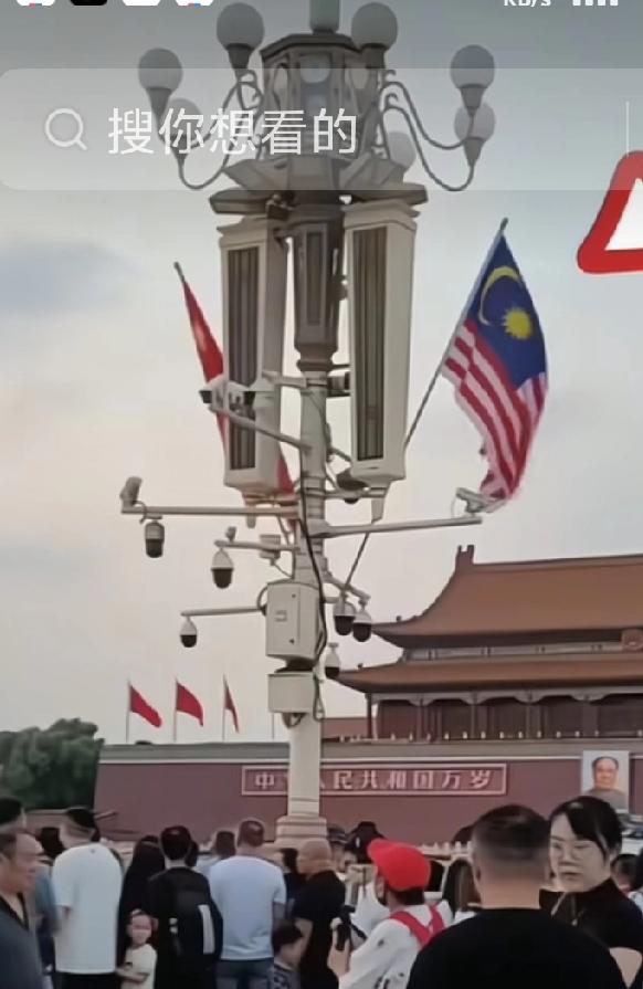 天门山惊魂一刻！
奇瑞测试车失控撞栏，
背后原因让人后怕

在天门山景区，游客们