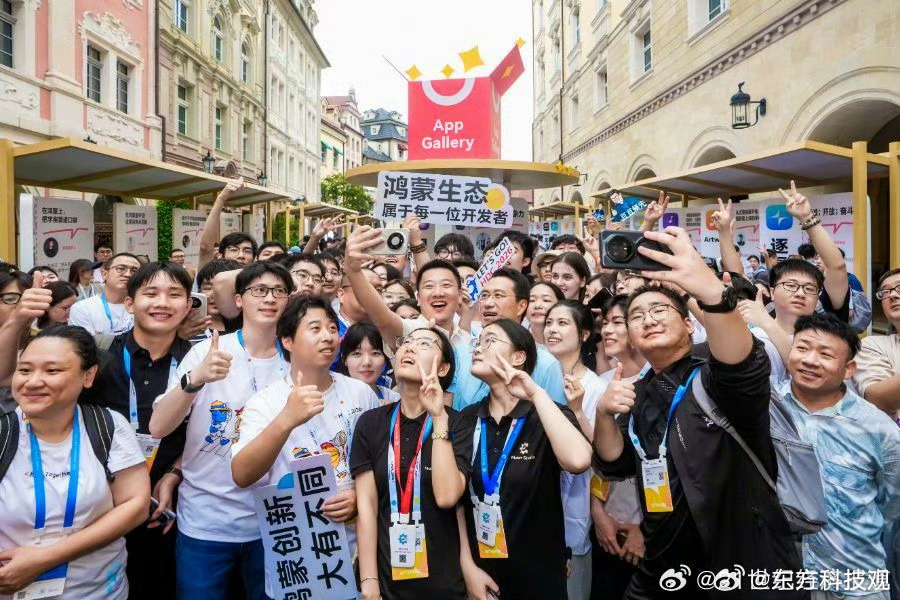 00后团队扎根鸿蒙，用代码实现梦想从校园到创业，从0到月入50万，确实强00后做
