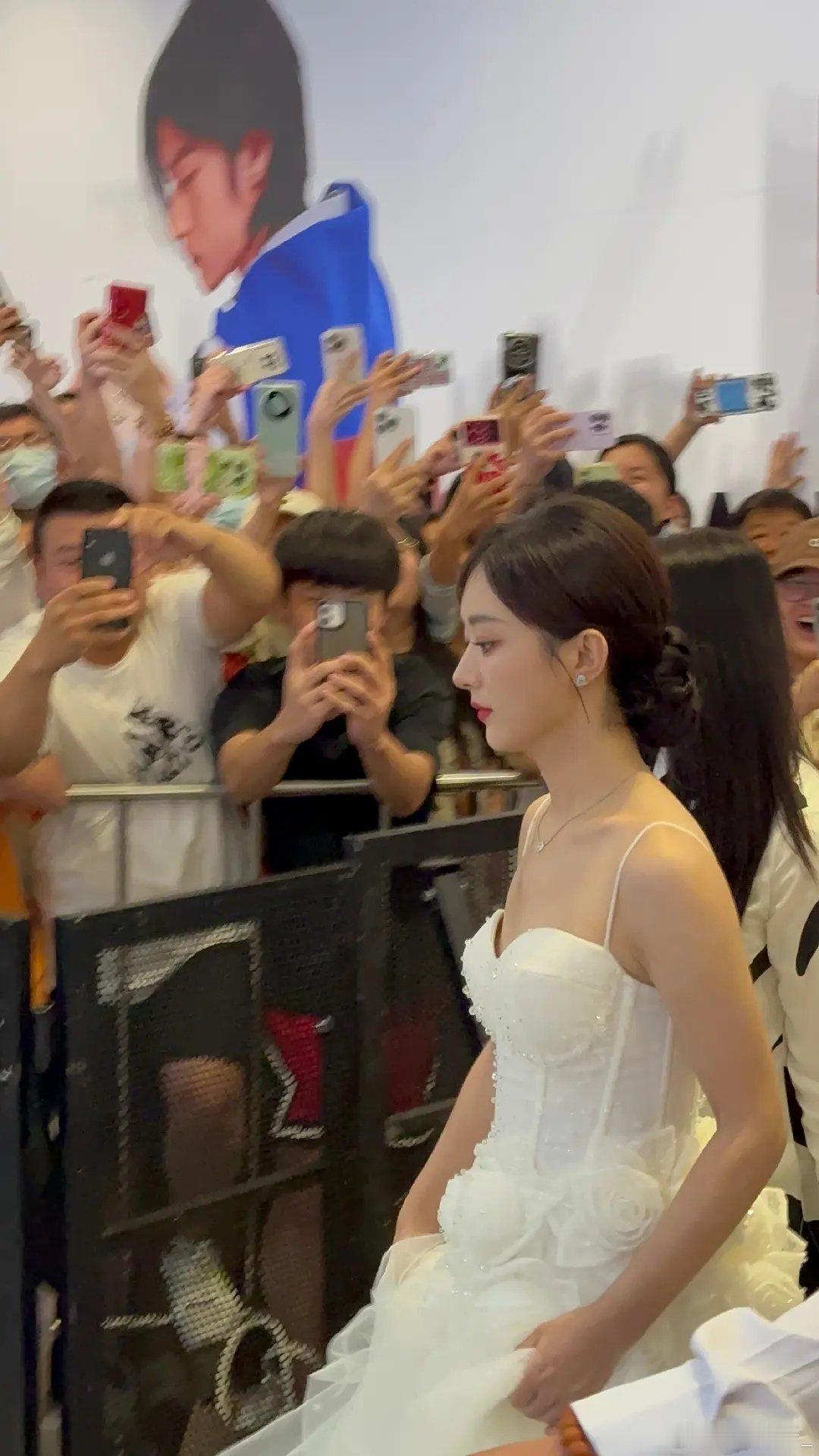 赵丽颖这个样子还有人说胖？ ​​​