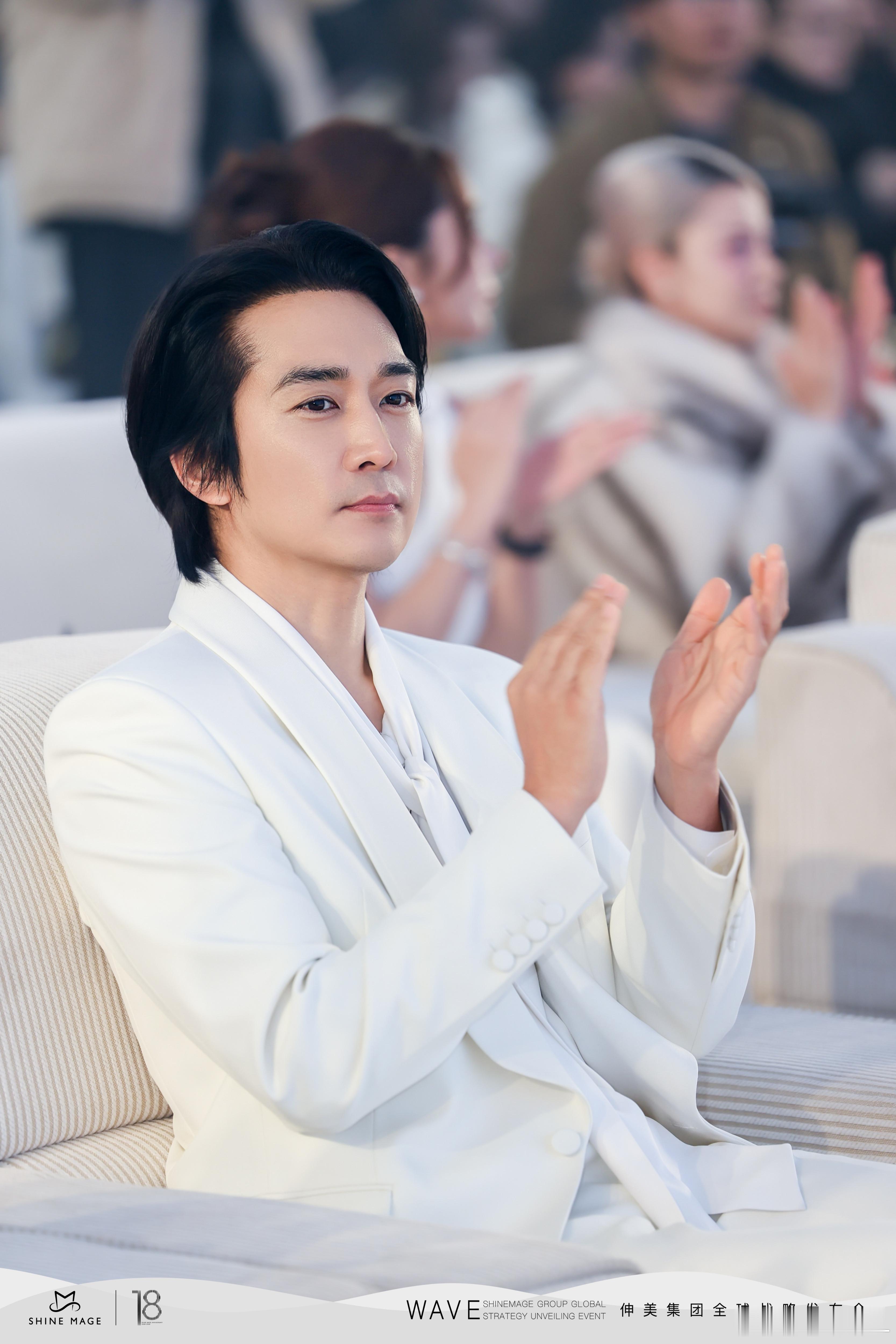 没错 宋承宪在台下 