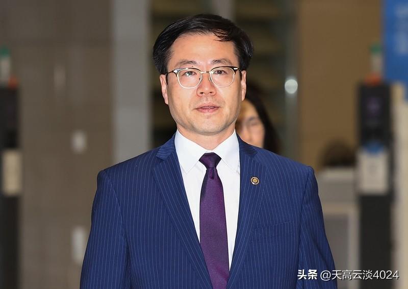 蓝绿县市长“撞期”访美引发岛内讨论 蓝绿县市长“撞期”访美这事在岛内闹得沸沸扬扬