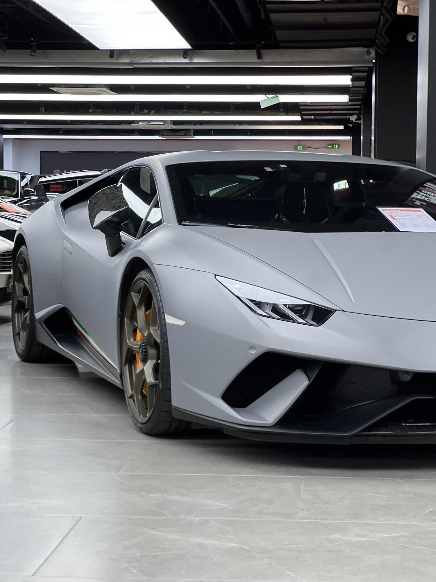 算不算是飓风系列最强版本。反正Huracan Perfomante在我心中就是最强小牛没有之一
现在花去年EVO的价格就能入手小牛赛道版 
花小钱办大事 喜欢的老板研究一下