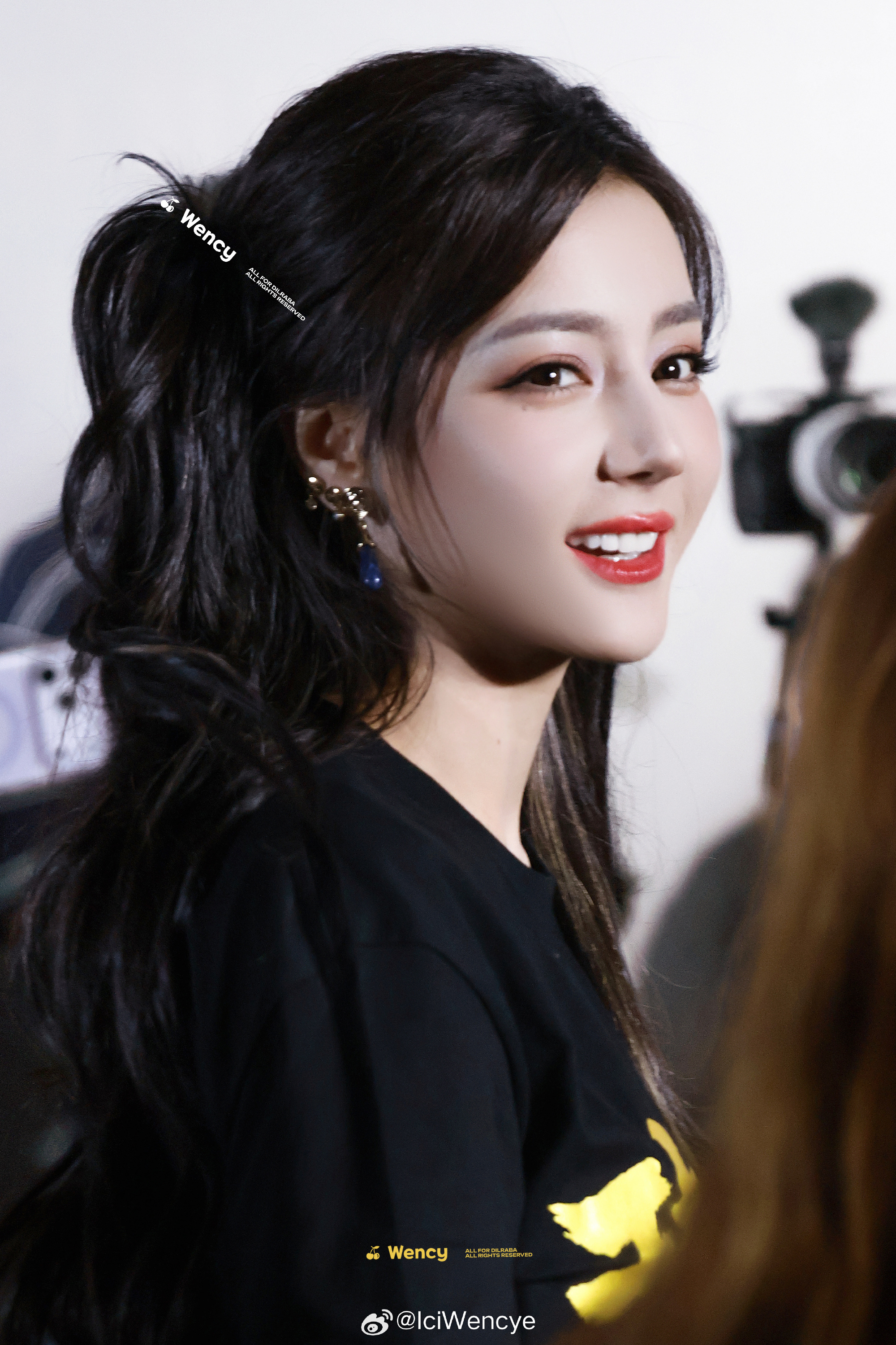 迪丽热巴无修纯生图 迪丽热巴《功夫女足》杭州路演，这组图美爆了，图源LOGO。迪