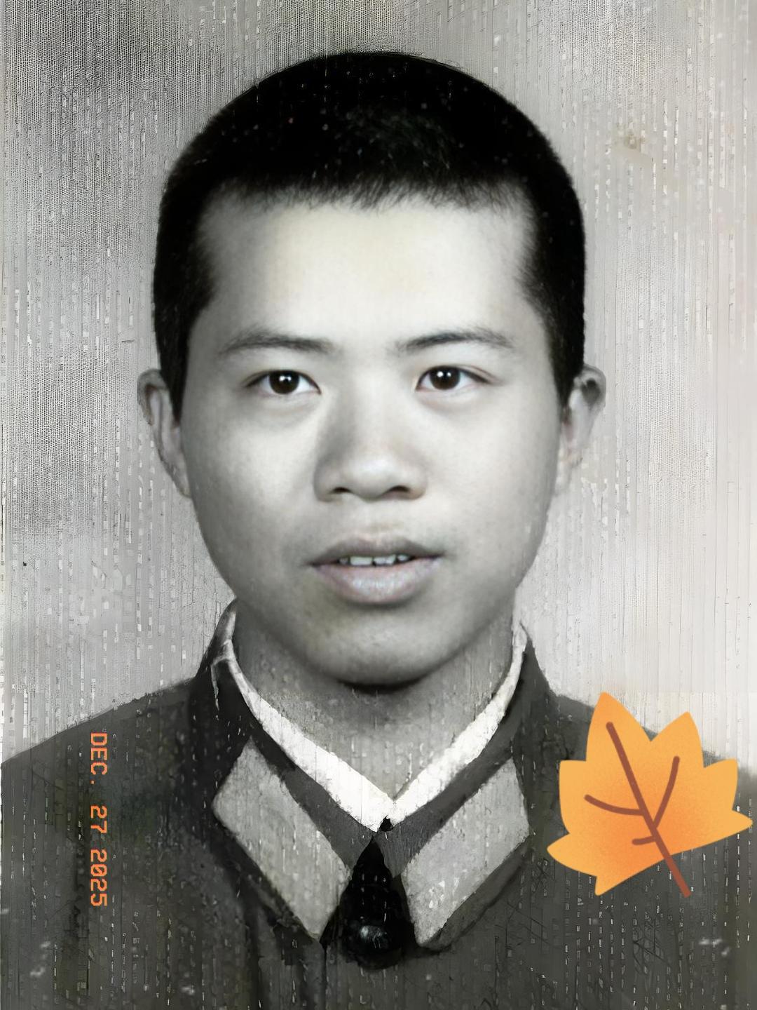 1984年，老山战场，21岁的战士刘家富不幸中枪，跌倒在坑，此时，坑外有4名越军