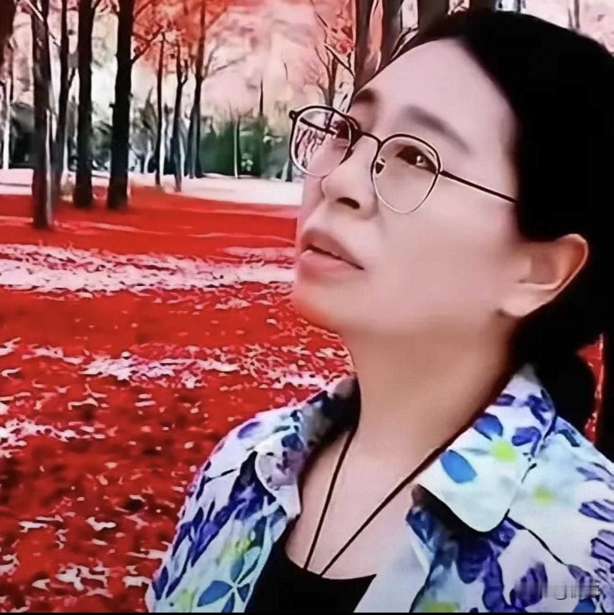 老铁们，姐姐们，姗姗来了，中午要吃饭了吗？爆个料！对面现在可以说是底牌出尽了，招