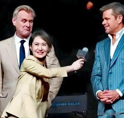 她竟忘了这里是中国！

日前，在诺兰新片《奥德赛》的北京首映礼上，上海台双语主持