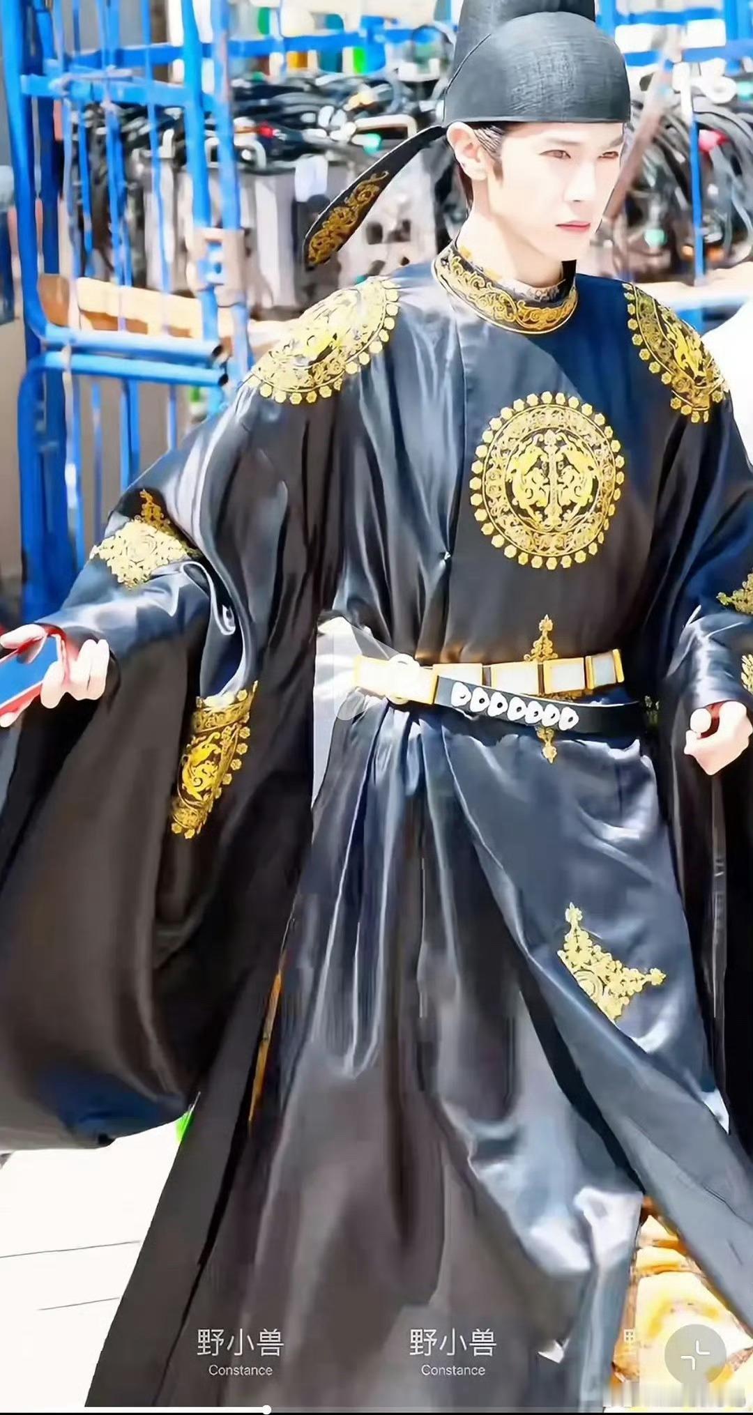 烙铁，陈哲远这是什么妆造啊古装剧惊现皮衣？？？（bushi） ​​​