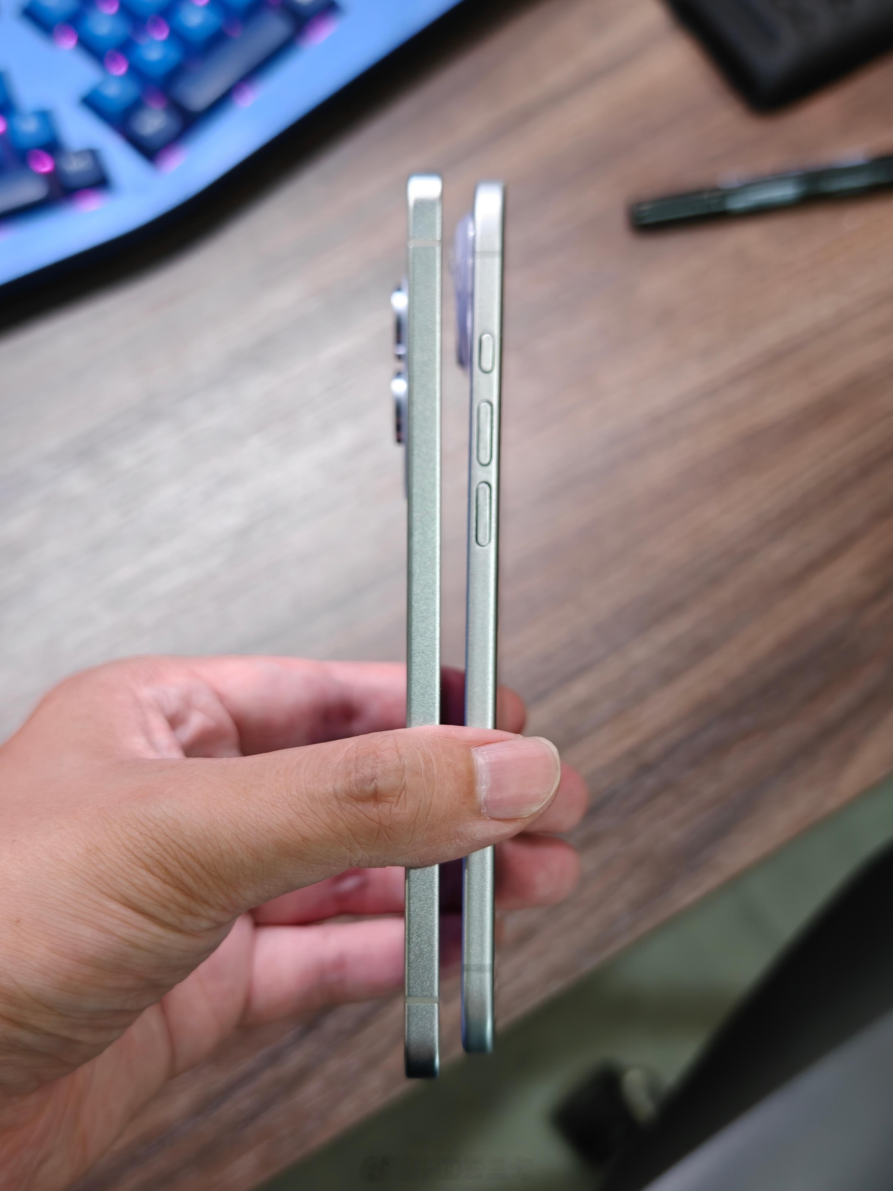 iPhone 17 Air最新机模对比三星S25 edge[哆啦A梦吃惊] ​​