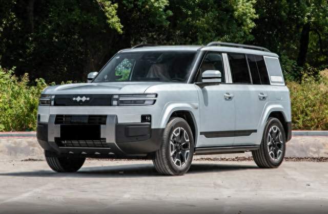 老将PK新人，五座方盒子对比六座SUV：钛7 PHEV跟H10到底怎么选