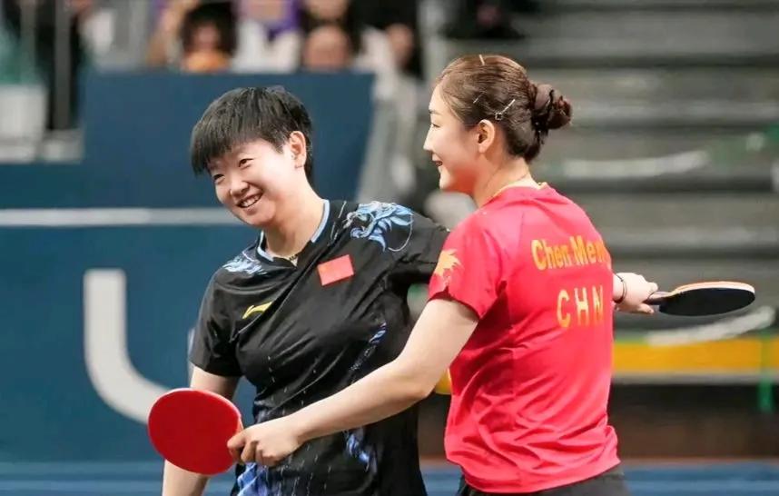 #媒体人调侃：陈梦客场夺冠#对于两位中国人队友间的决赛，全场几乎一边倒的加油声，