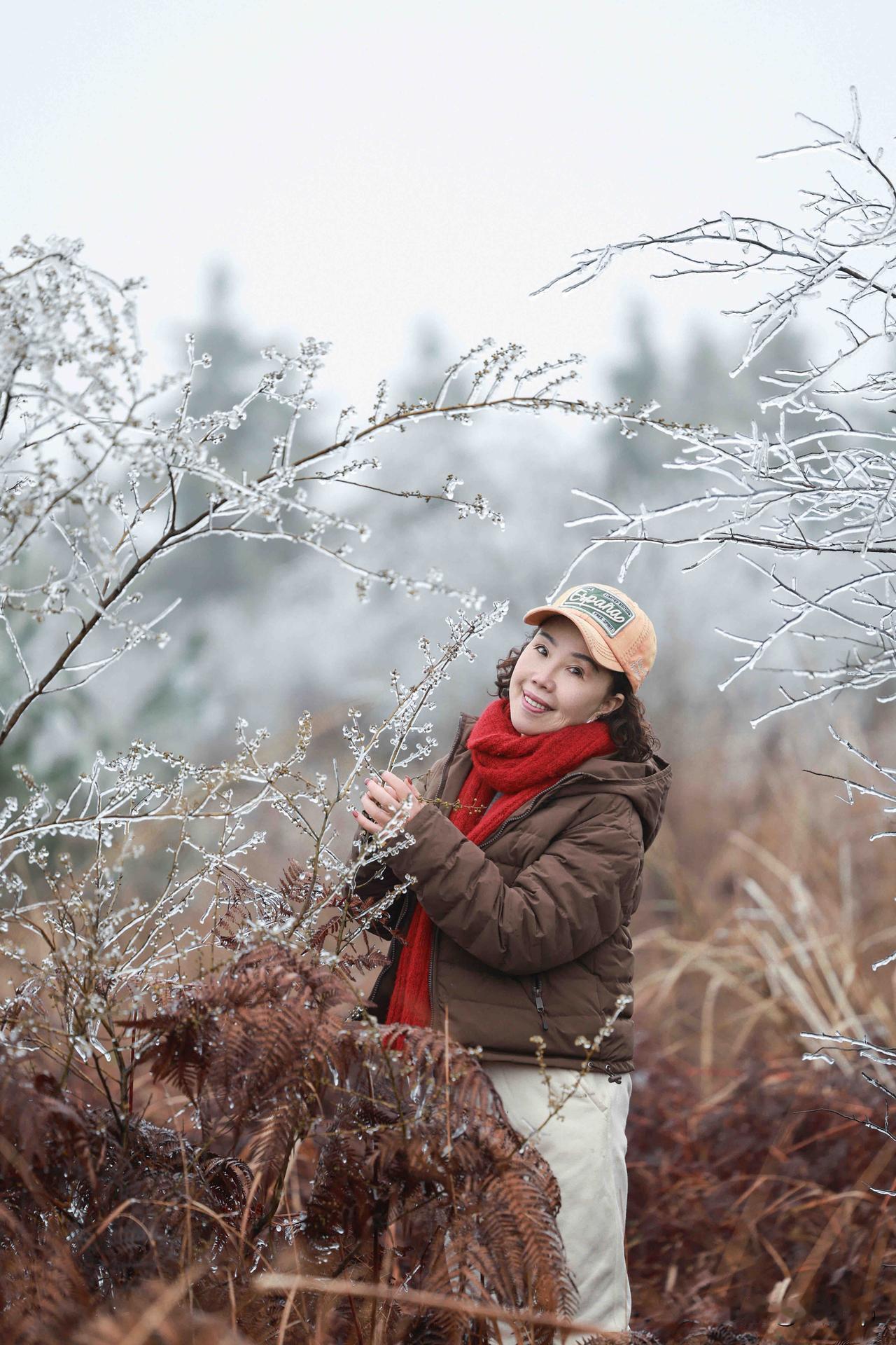 【冬日氛围感·拍照】
生活满含温度，人生尽显温情。即便天寒地冻，也要怀揣对生活的