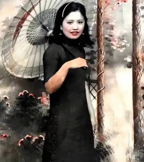 1938年，周恩来派王曼霞打入国民党高层。谁知，她却嫁给蒋介石心腹陈尔晋，身份将