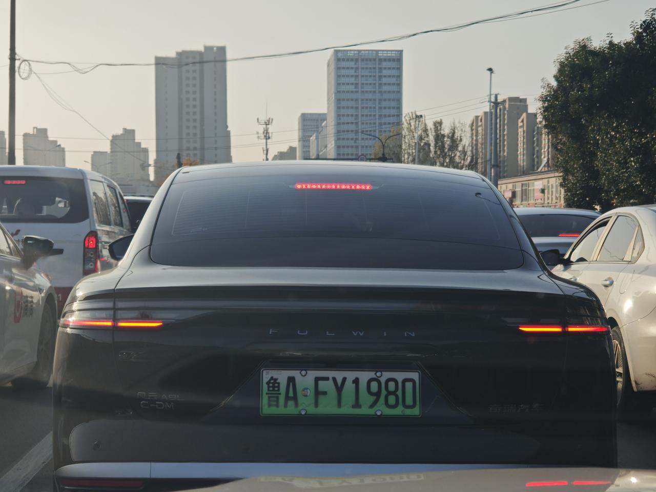 这个奇瑞风云A9L后屁股感觉怪怪的，不是很协调[捂脸]