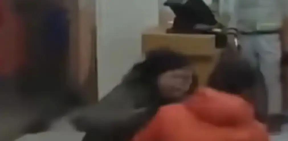 生俩女儿被婆家赶出门，前夫患癌小姑子求照顾，她的选择太解气

当年因为没能生儿子