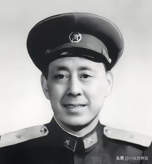 1952年，一个战士在运炮弹时，突然发现师长有些熟悉，他仔细回想后，就对战友说：