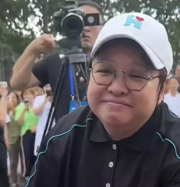 韩红基金会果然有可能存在大问题！


此前韩红现身冯小刚相关活动，因为一句“走个
