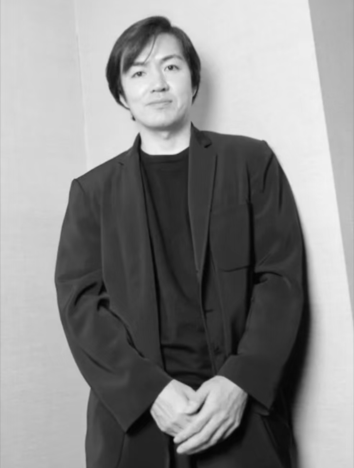 东野圭吾去世 最先遇见解忧杂货店的治愈，而后见证石神义无反顾的献身。东野圭吾拨开