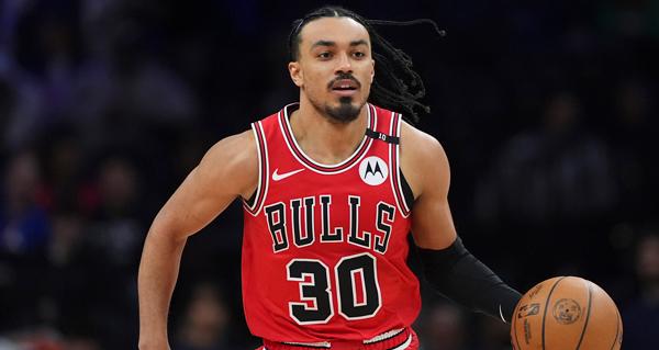 芝加哥公牛刚刚迎回从腿筋拉伤中复出的约什·吉迪，却又立刻在后场折损一人。球队后卫