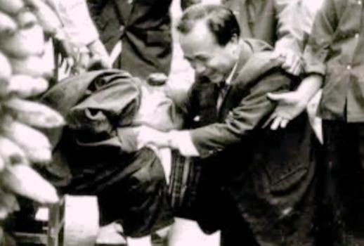 1990年，开国上校向组织递交特殊报告：我要赴台探亲！只为见百岁母亲最后一面。