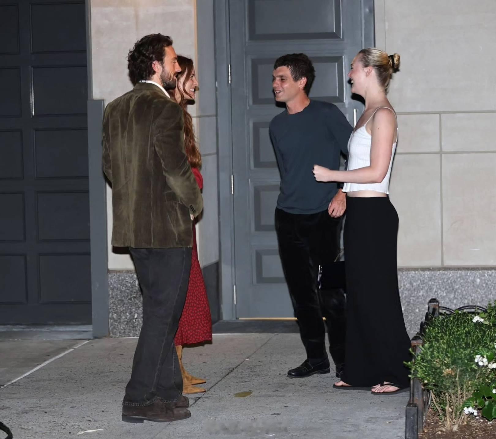 Elle Fanning 和男友Gus Wenner 9.10被拍到在纽约外出，