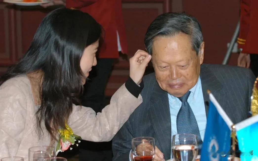 男人长寿的根本原因，是女人给的
﹍﹍
今天，看到103岁的杨振宁和年轻妻子翁帆恩