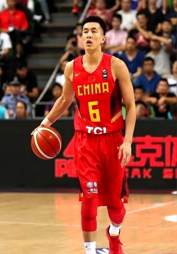 打内战差距不大

后面提到男篮要进步得降薪，列出周琦、胡明轩等球员的高年薪，说他