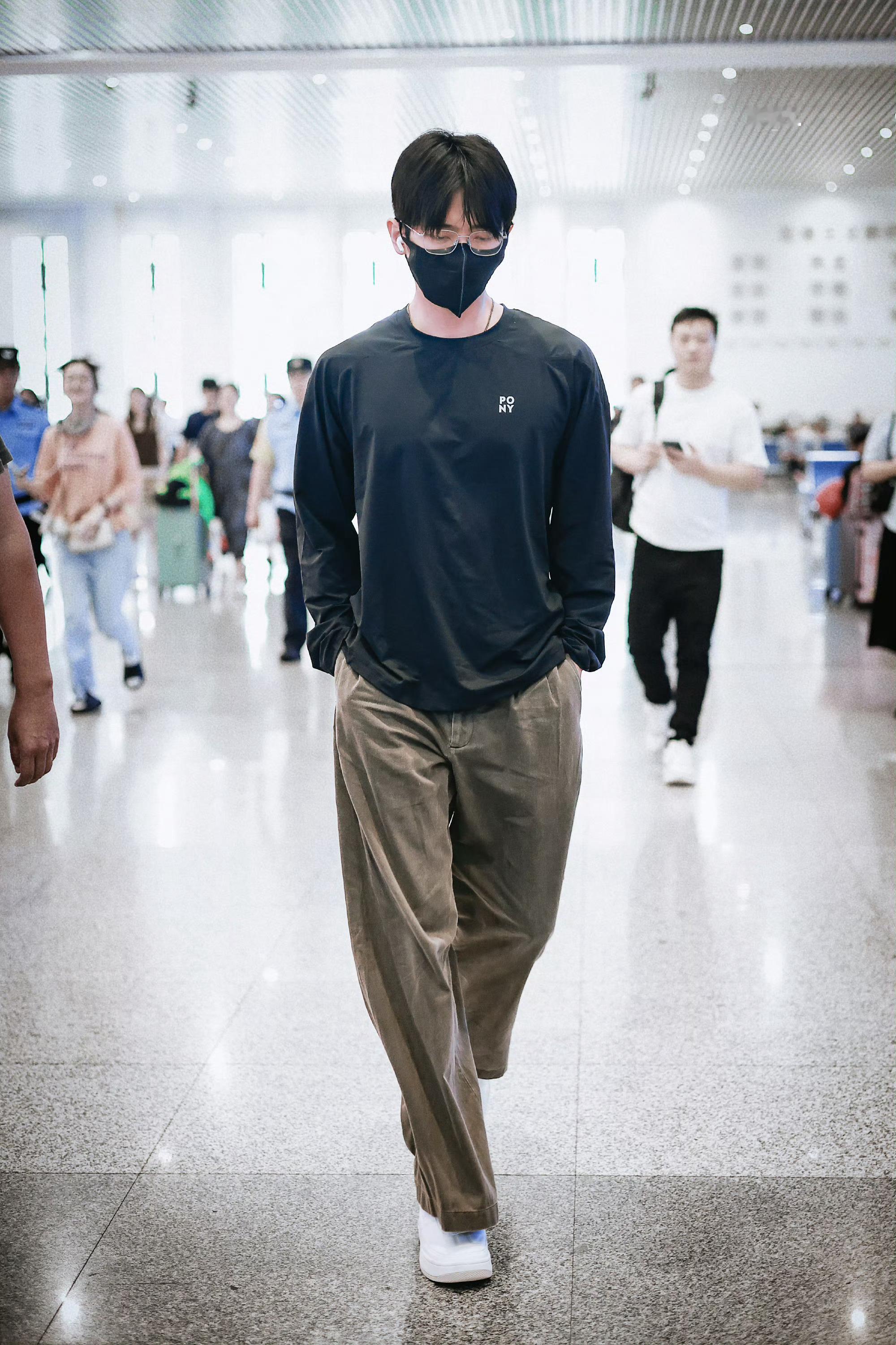 磊磊机场秀～对我的眼睛很好丞磊 ​​​