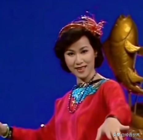 84年春晚，这位美女一亮相舞台，就惊艳了全场，高高美美的模样，散发着港台艺人的柔