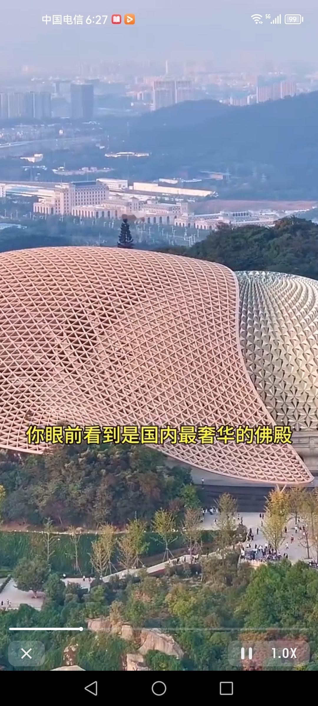 看到说这是国内最奢侈的佛殿，总投资40亿，我着实被惊到了。40亿可不是小数目啊，