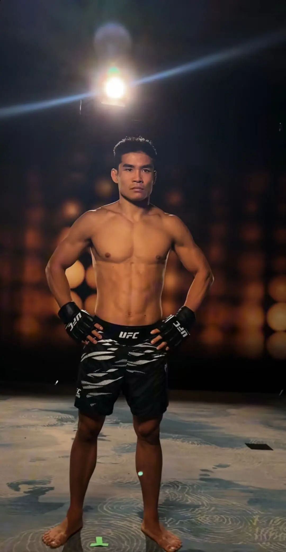 肖龙定妆照。 肖龙:我就喜欢这种感觉，干！