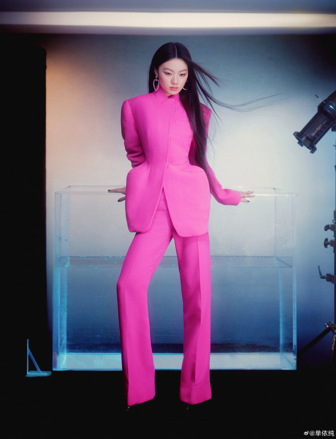 单依纯演唱会歌单删了李白尊重艺人的现场决定，也支持她坦诚道歉单依纯演唱会换歌李荣