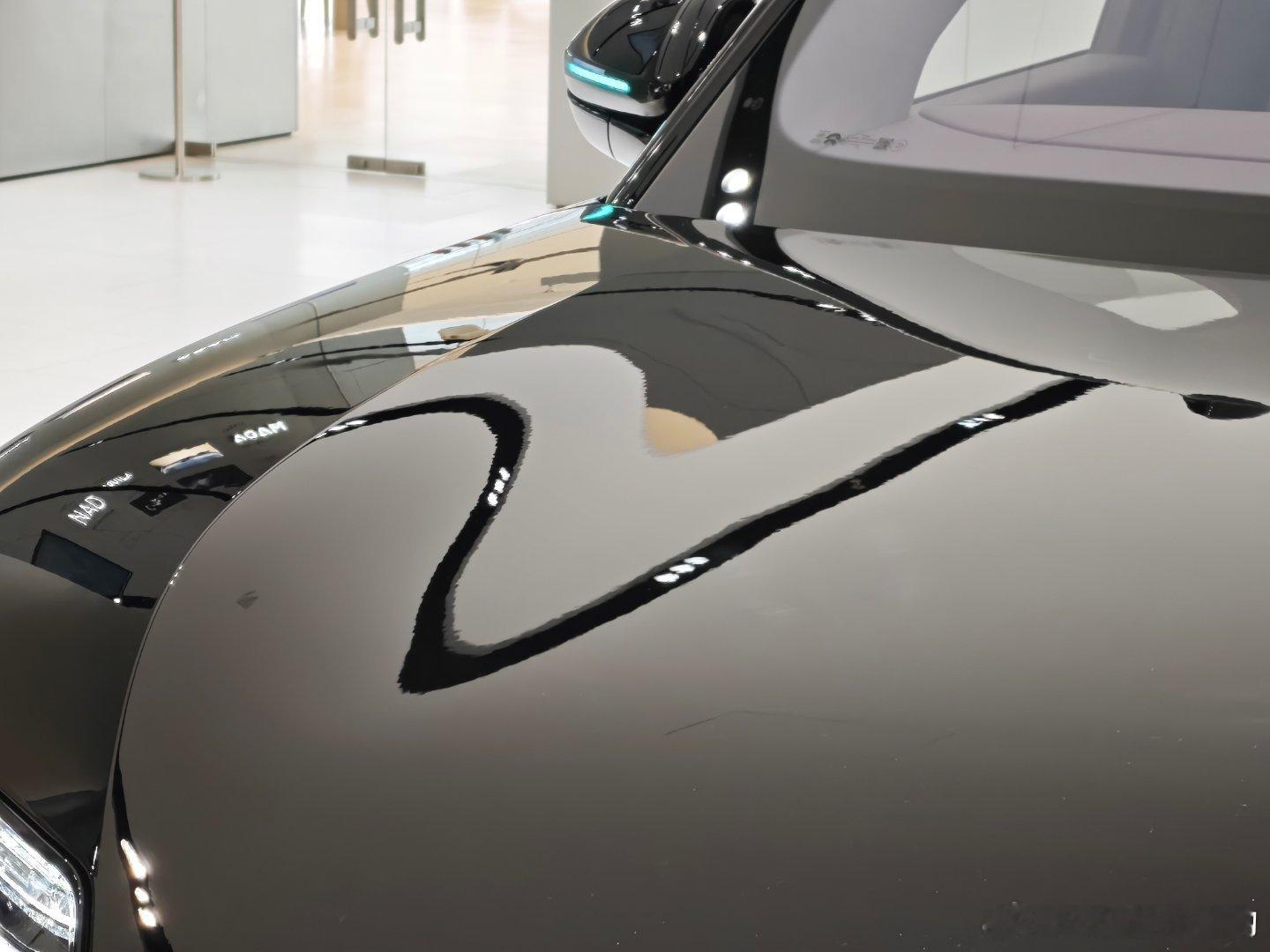 什麼車就不說了賣幾乎兩倍的價，油漆水平不如新一代su7 看看橘皮多嚴重 