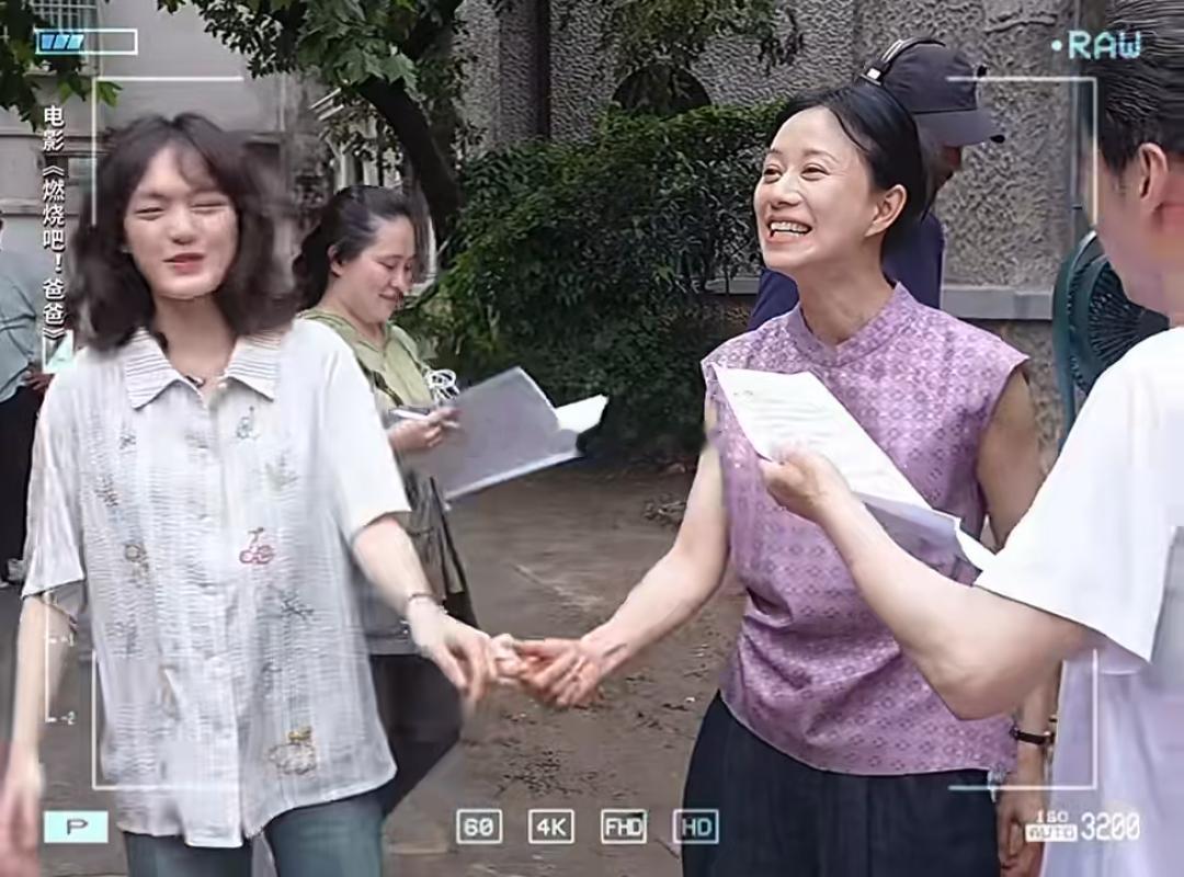 电影燃烧吧爸爸定档黑色喜剧《燃烧吧！爸爸》正式定档9月5日✨地狱开局的家庭故事拉