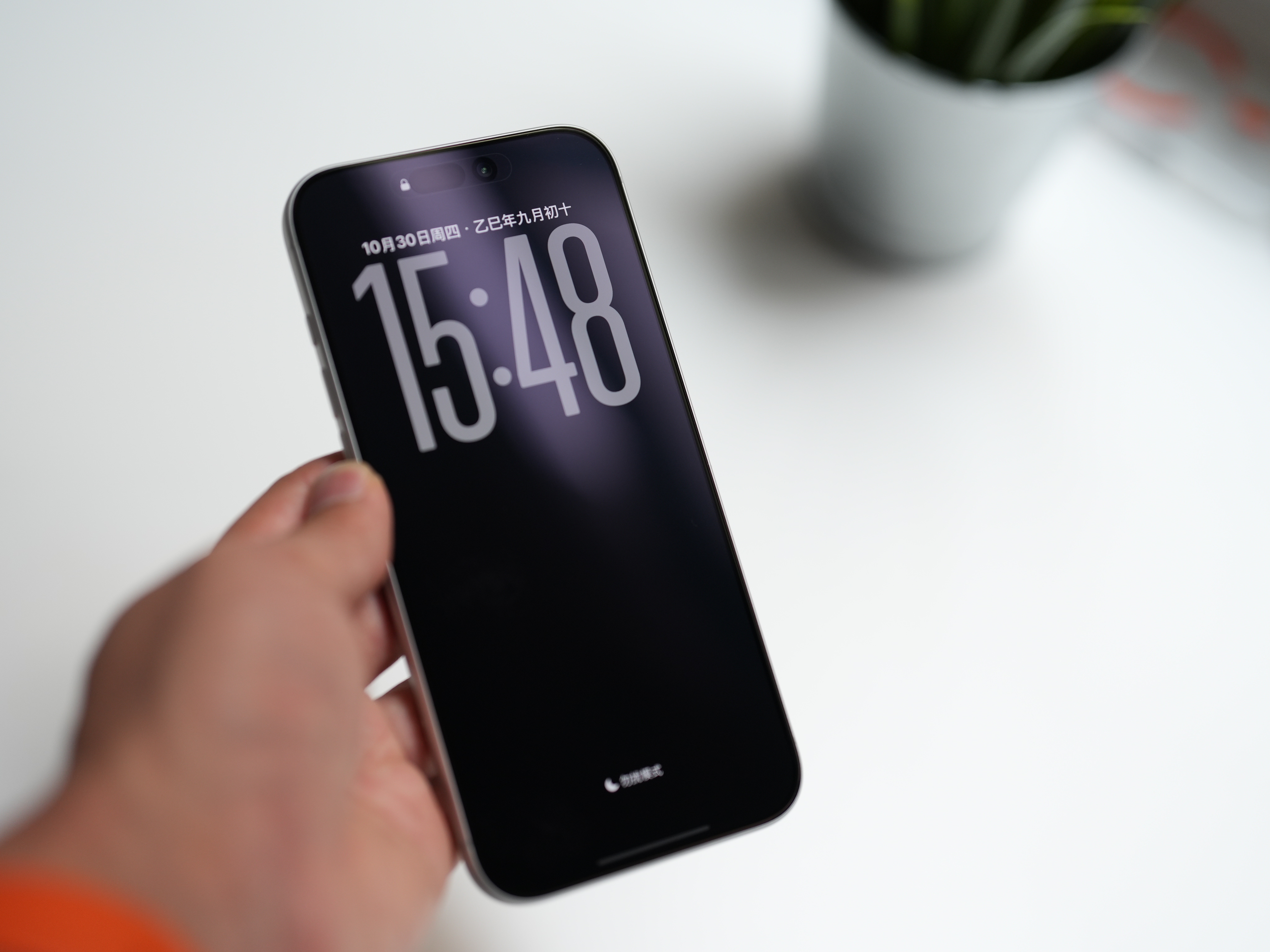 做了一款点胶AR膜，自己已经用了快一个月了。也就是此前超窄黑边2.5D钢化膜的基