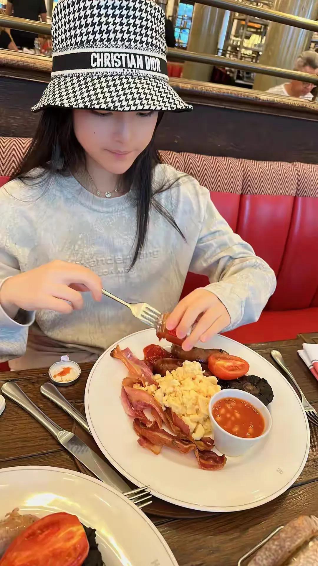 8月25日深夜，李湘女儿王诗龄上了热搜，让人没想到的是，这一次，不是因为瘦身成功