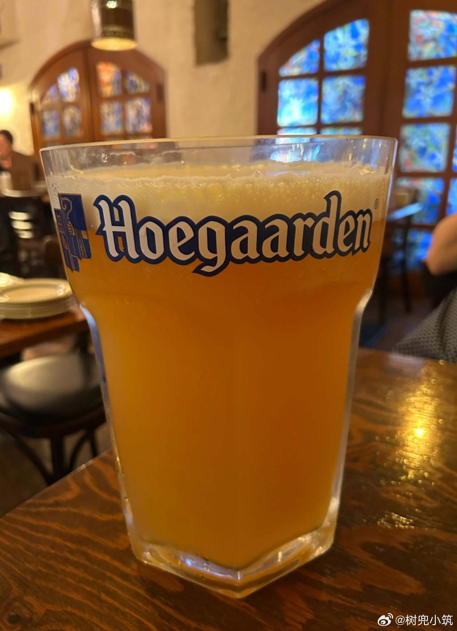 【 当医生跟你说一天只能喝一杯酒时 】这杯啤酒有三公升，这裡是东京的立川Beer