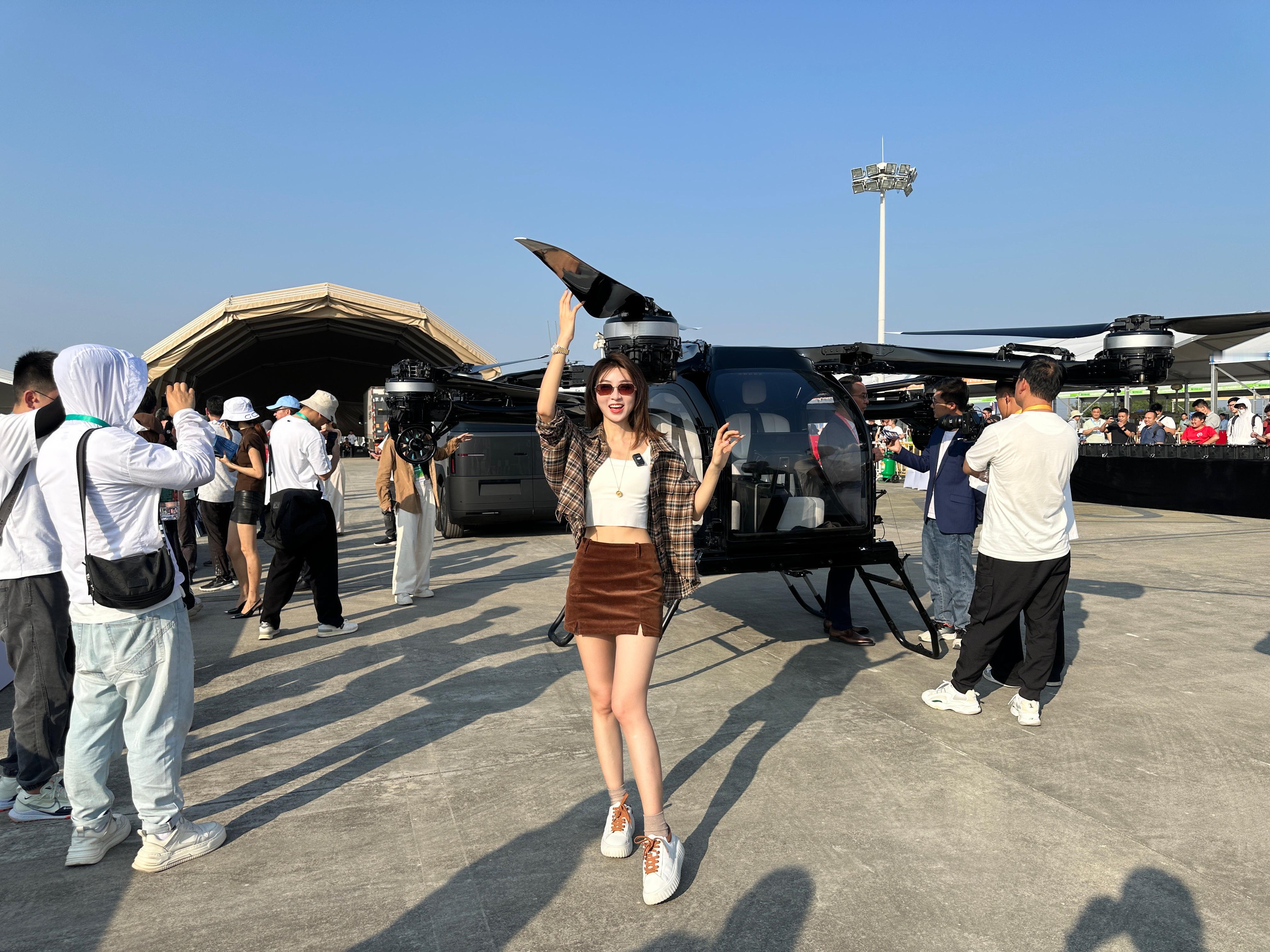 小鹏汇天这飞机真飞了200万一套？你们想坐不？#陆地航母珠海航展完成全球公开首飞