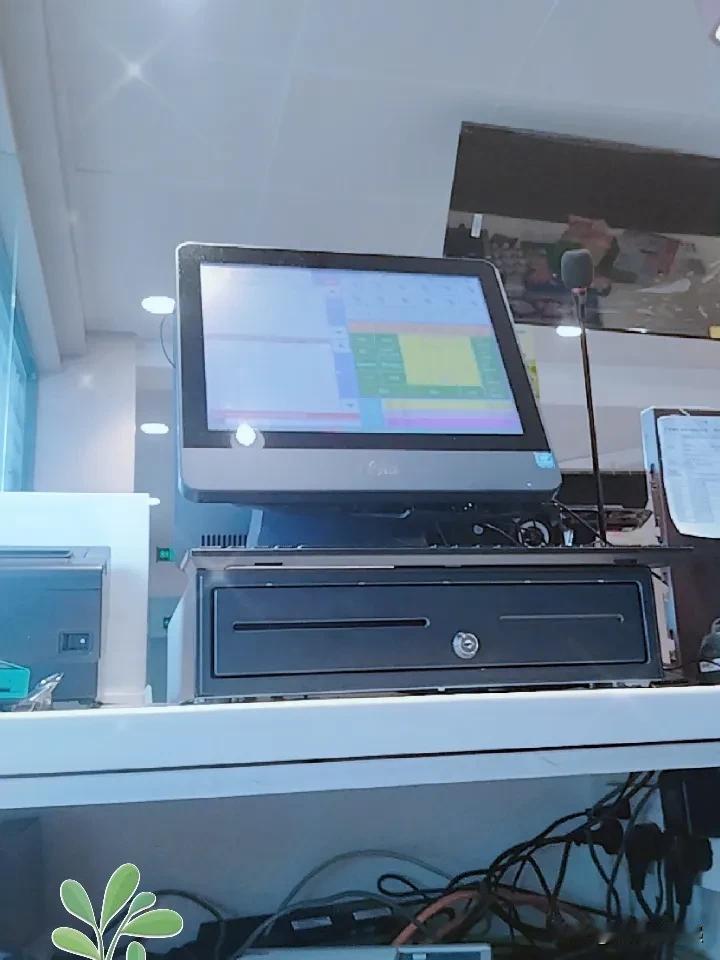 受不了了，谁懂呀！
每天下午6点左右就开始，肩膀脖子扯到头痛，太阳穴痛，头也是昏