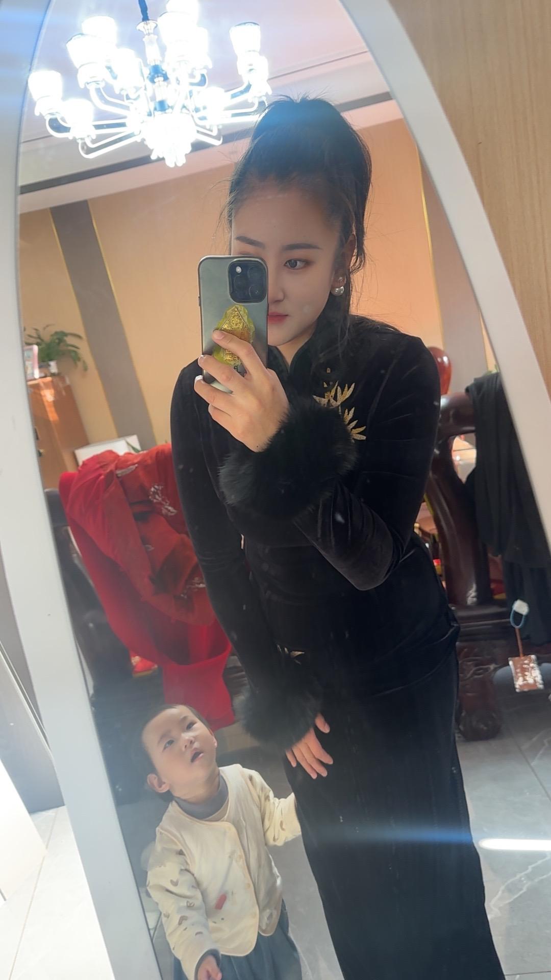 我们首先是自己，其次才是妈妈！ 这个世界你可以不爱任何人，但当你照镜子...