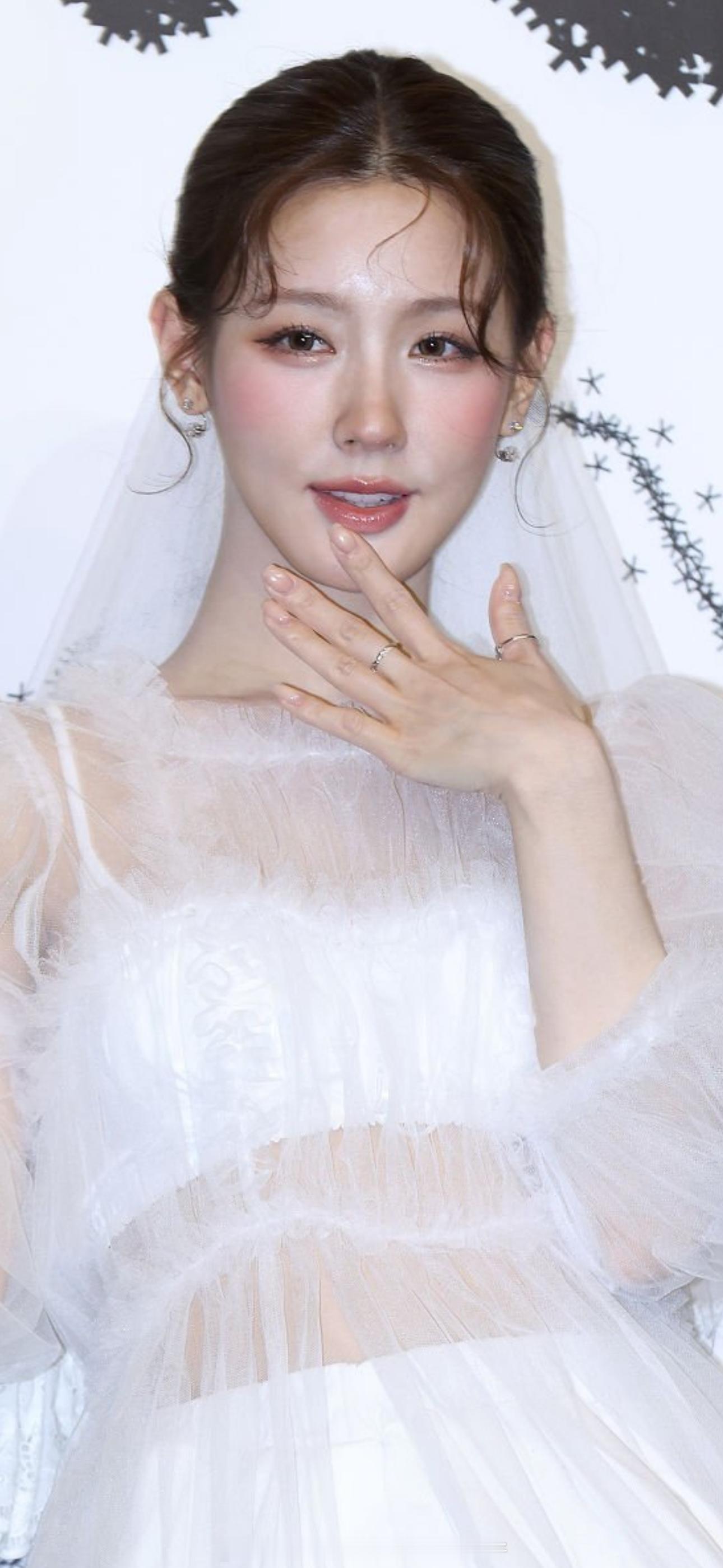 你俩都美赵美延问中国最火美女是谁 ​​​