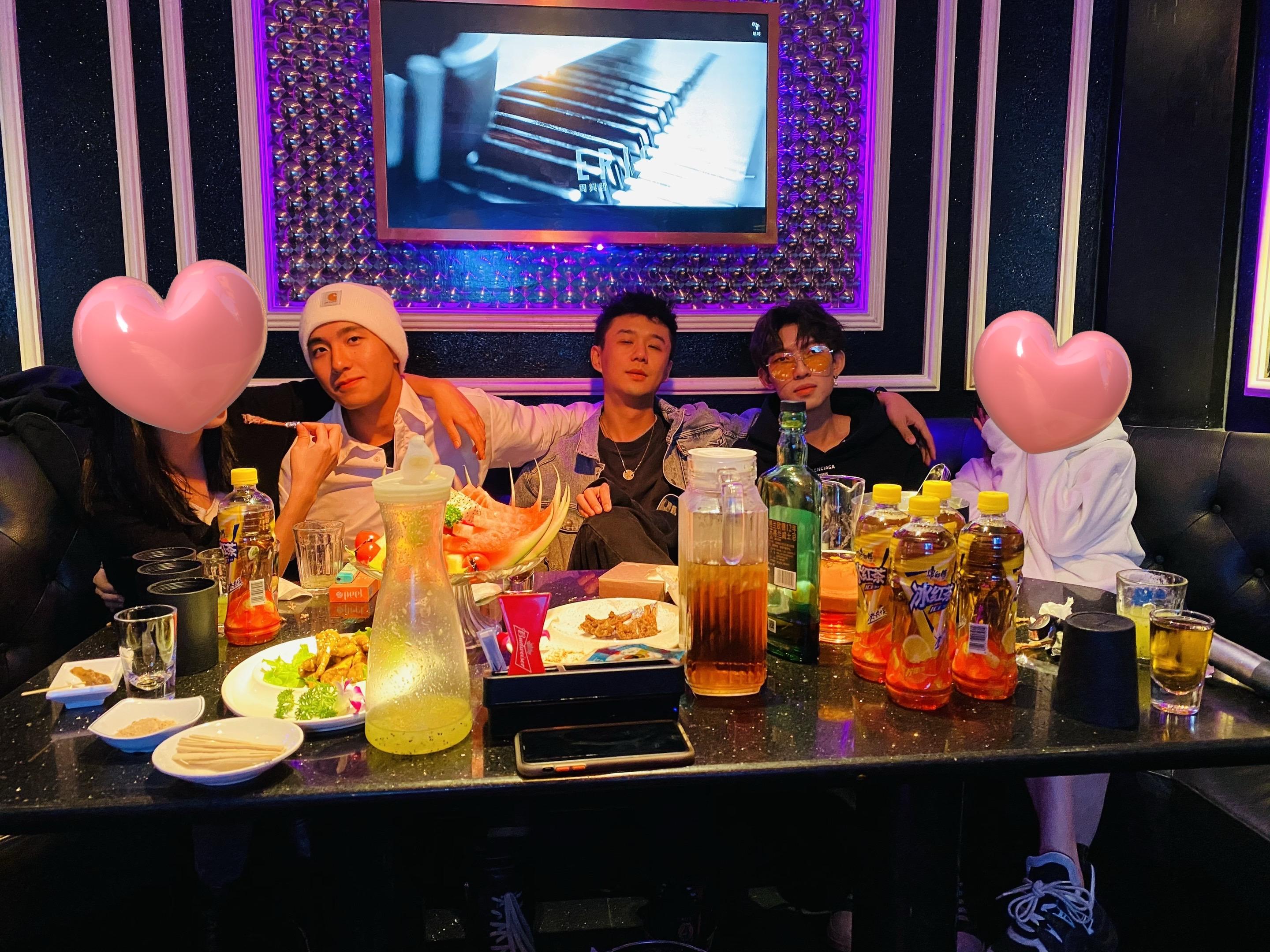 做朋友嘛 最重要的就是开心心！