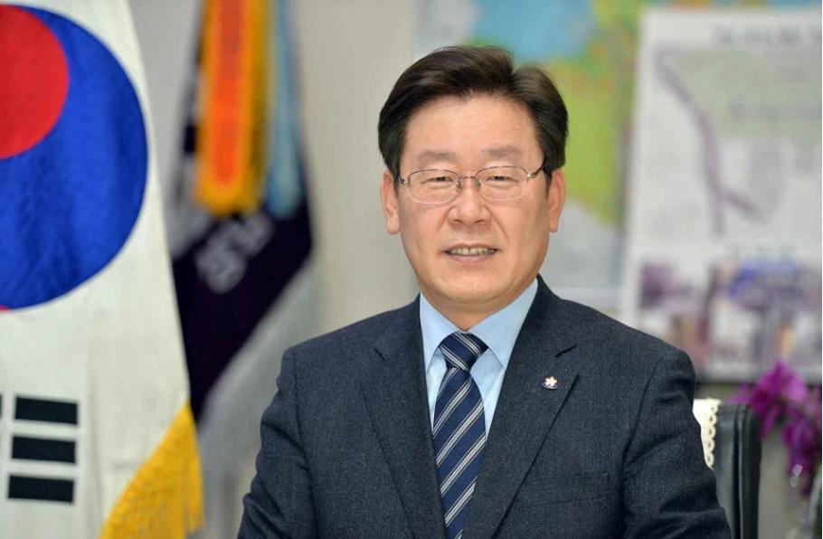 3月16号韩国彻底沸腾了，韩国总统李在明的支持率，连着两周一路猛涨，直接冲到了6