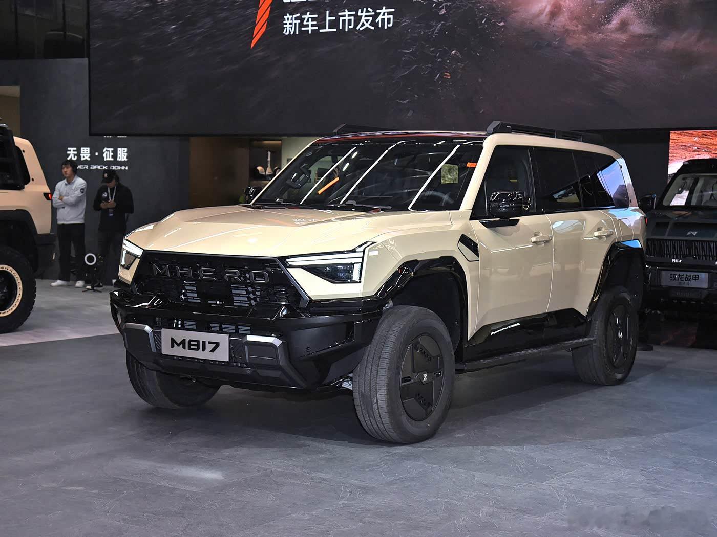 说个冷知识猛士M817 hero版本，就原厂带两把机械锁的玩家版本跟小米YU7四