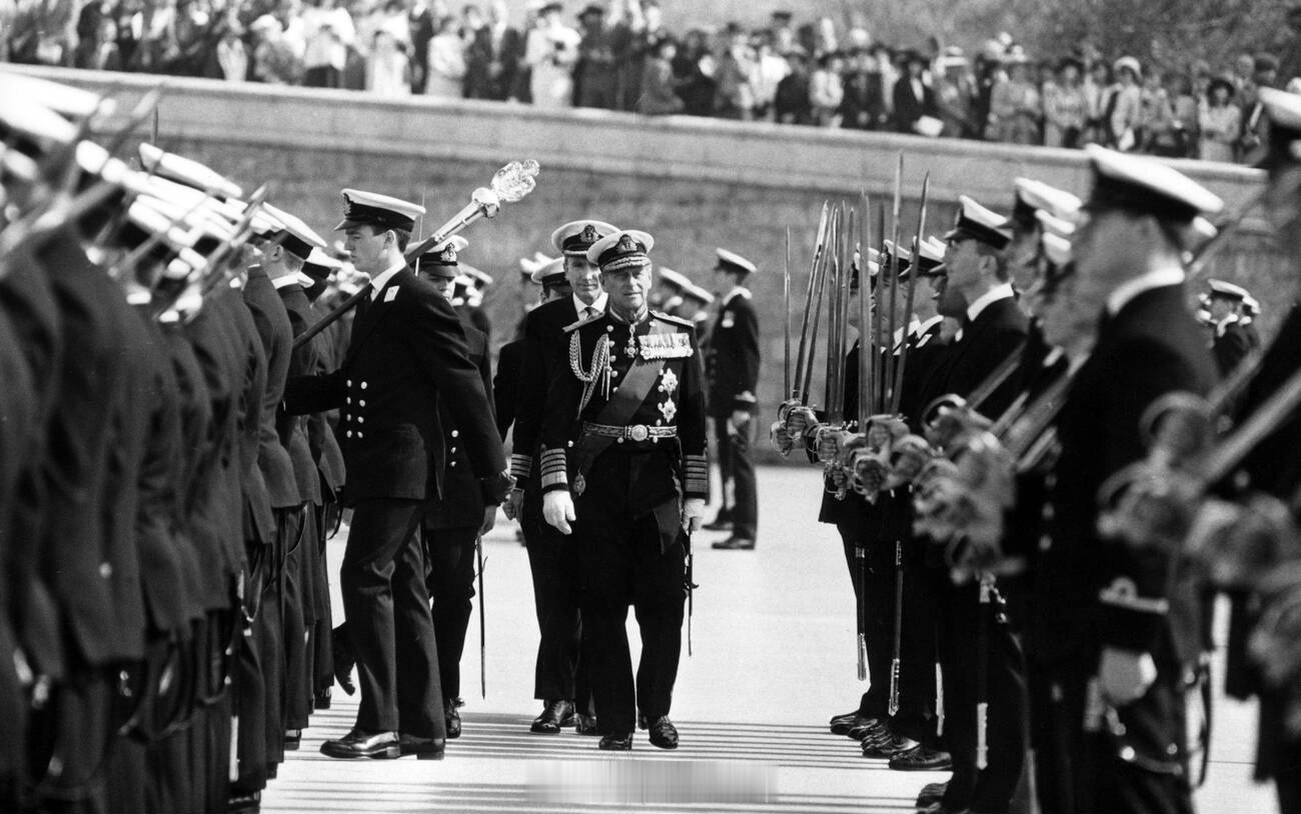 英国王室  3️⃣4️⃣年前的今天1992年4月10日，爱丁堡公爵菲利普亲王在达