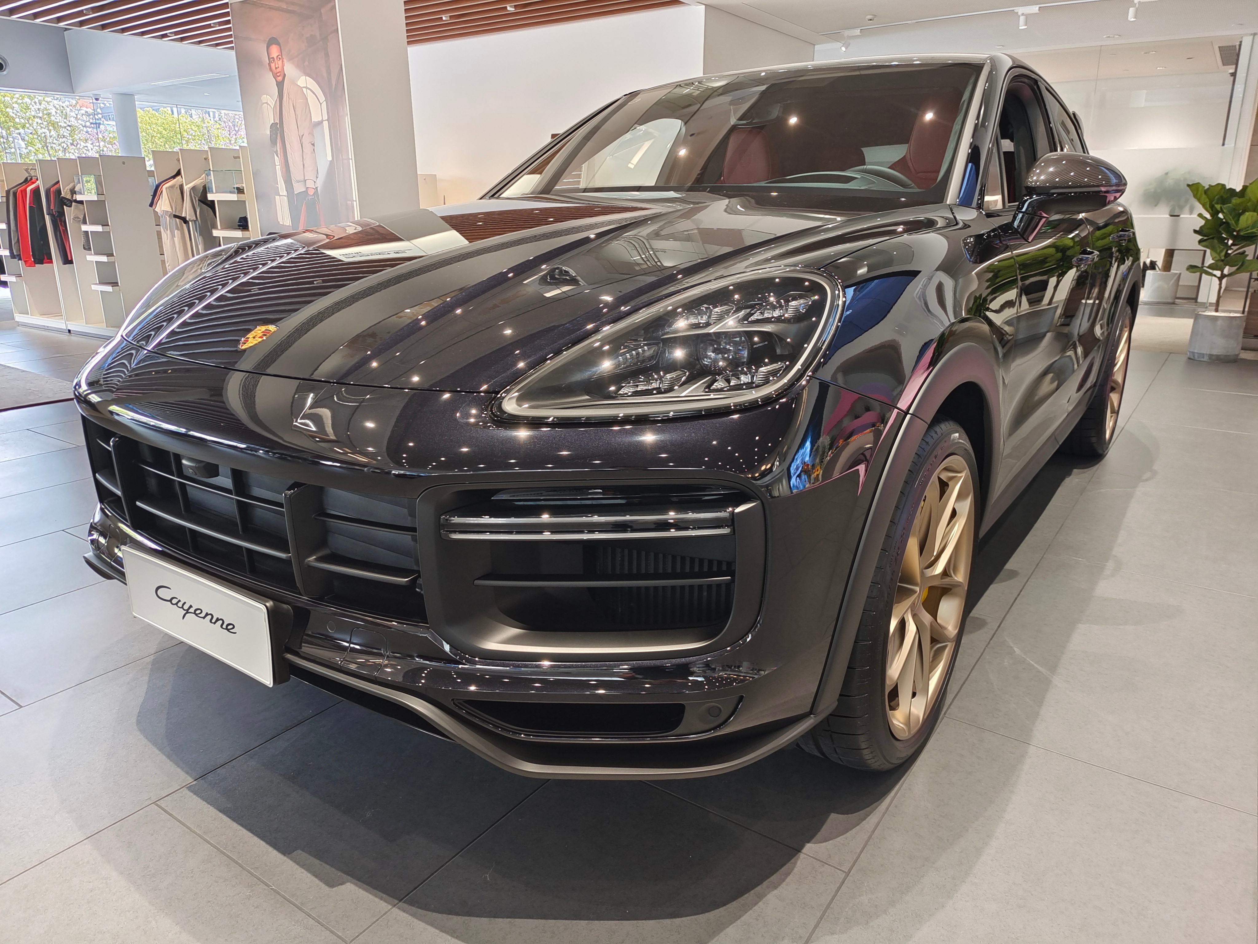 保时捷卡宴Coupe Turbo GT，拥有640PS，可在3.3s破百 