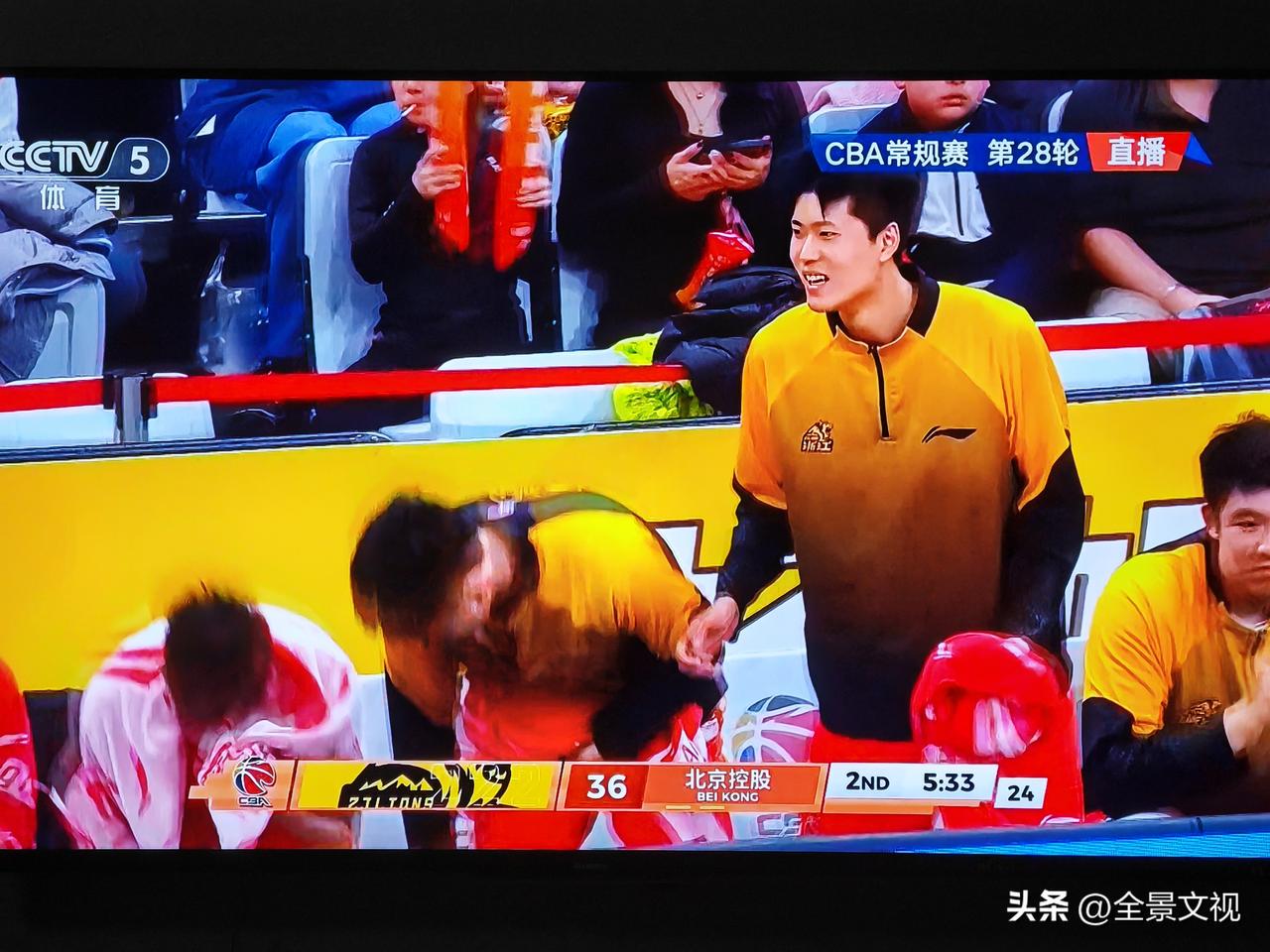 CCTV5晚上直播CBA常规赛第28轮北京控股与浙江浙商证券的比赛，第一节北京控